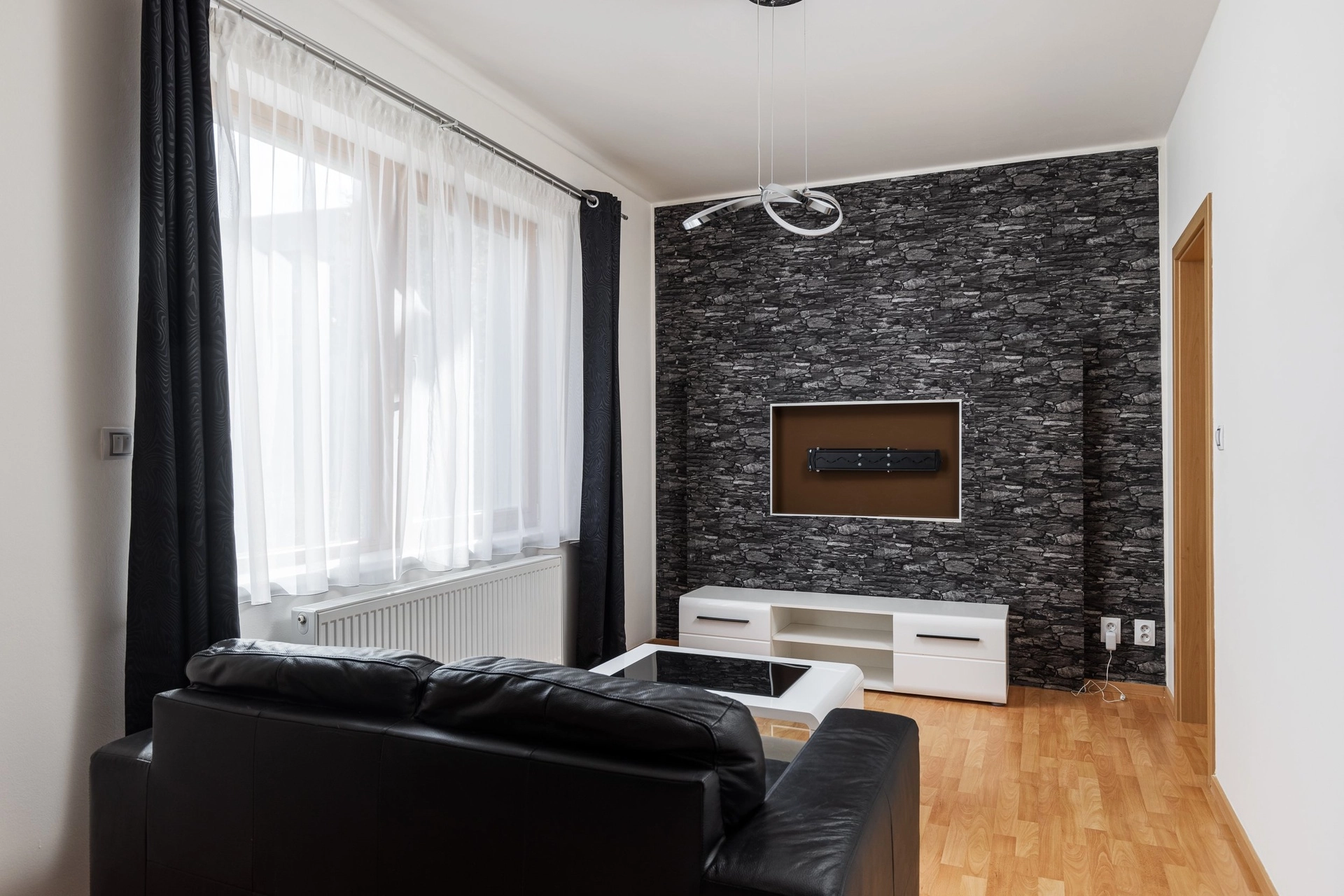 Pronájem bytu 2+kk, 39 m2 se zahradou - U svahu, Praha 5 - Slivenec