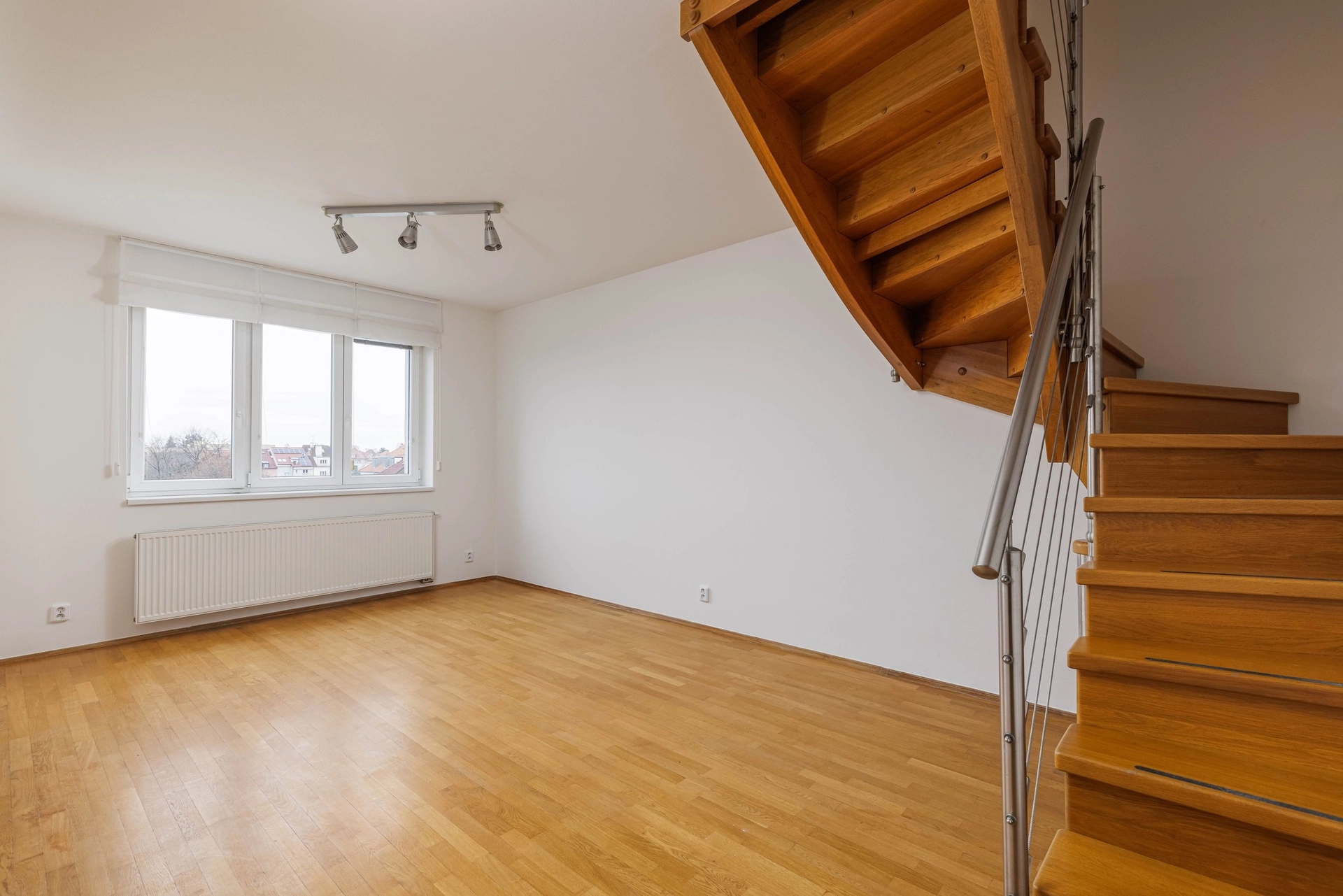 Pronájem bytu 4+1 s dvěma parkovacími stáními, 116 m2 - Konojedská, Praha 10 - Strašnice