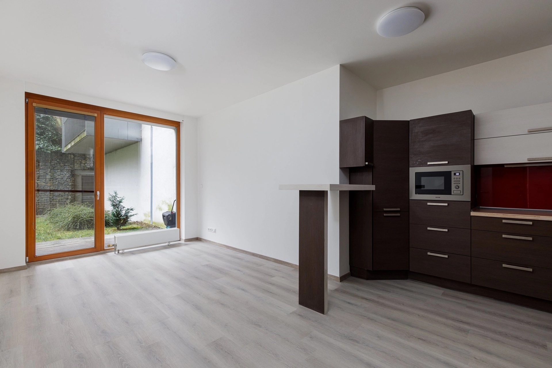 Pronájem bytu 2+kk, 55 m2 s garážovým stáním a zahrádkou - Jeseniova, Praha 3 - Žižkov