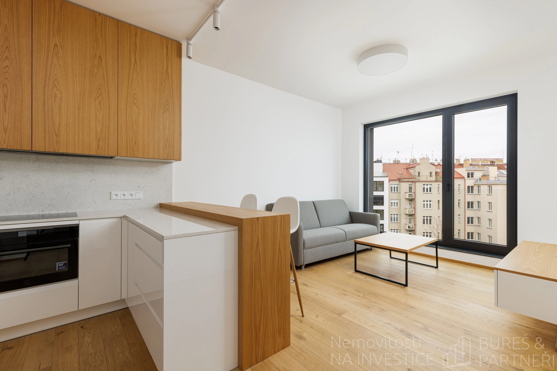 Pronájem byty 2+kk, 47 m2 s lodžií a garážovým stáním - Vítězné náměstí, Praha 6 - Bubeneč