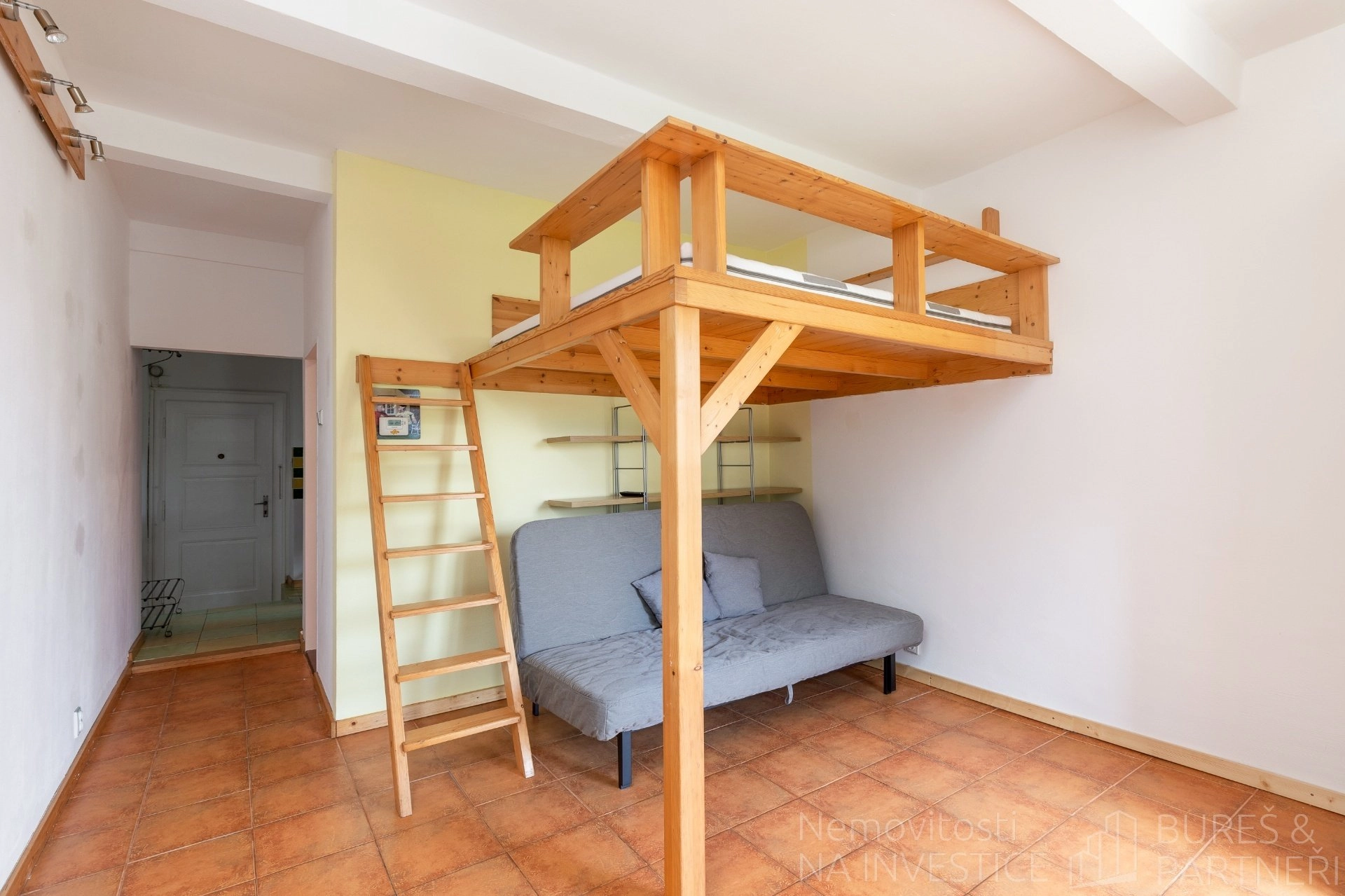 Pronájem, Byty 1+1 se zahrádkou, 32 m2 - Nad zámečkem, Praha 5 - Košíře
