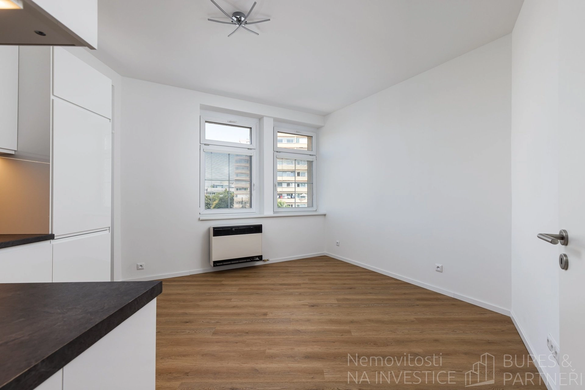 Pronájem bytu 2+kk s balkónem, 46 m2, Petrovická, Praha 10 - Strašnice