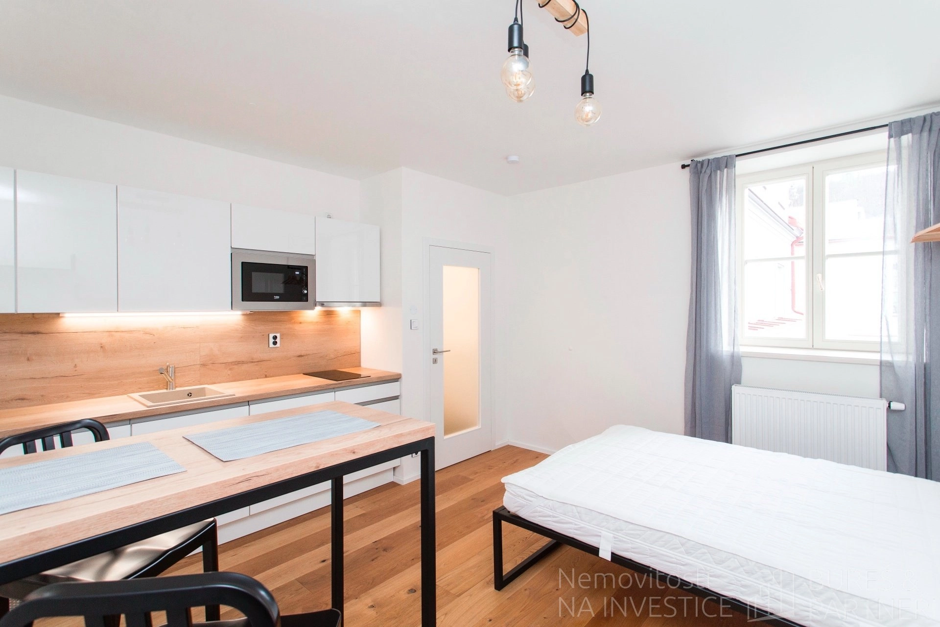 Pronájem, Byty 1+kk, 27 m2 - Peckova, Praha 8 - Karlín